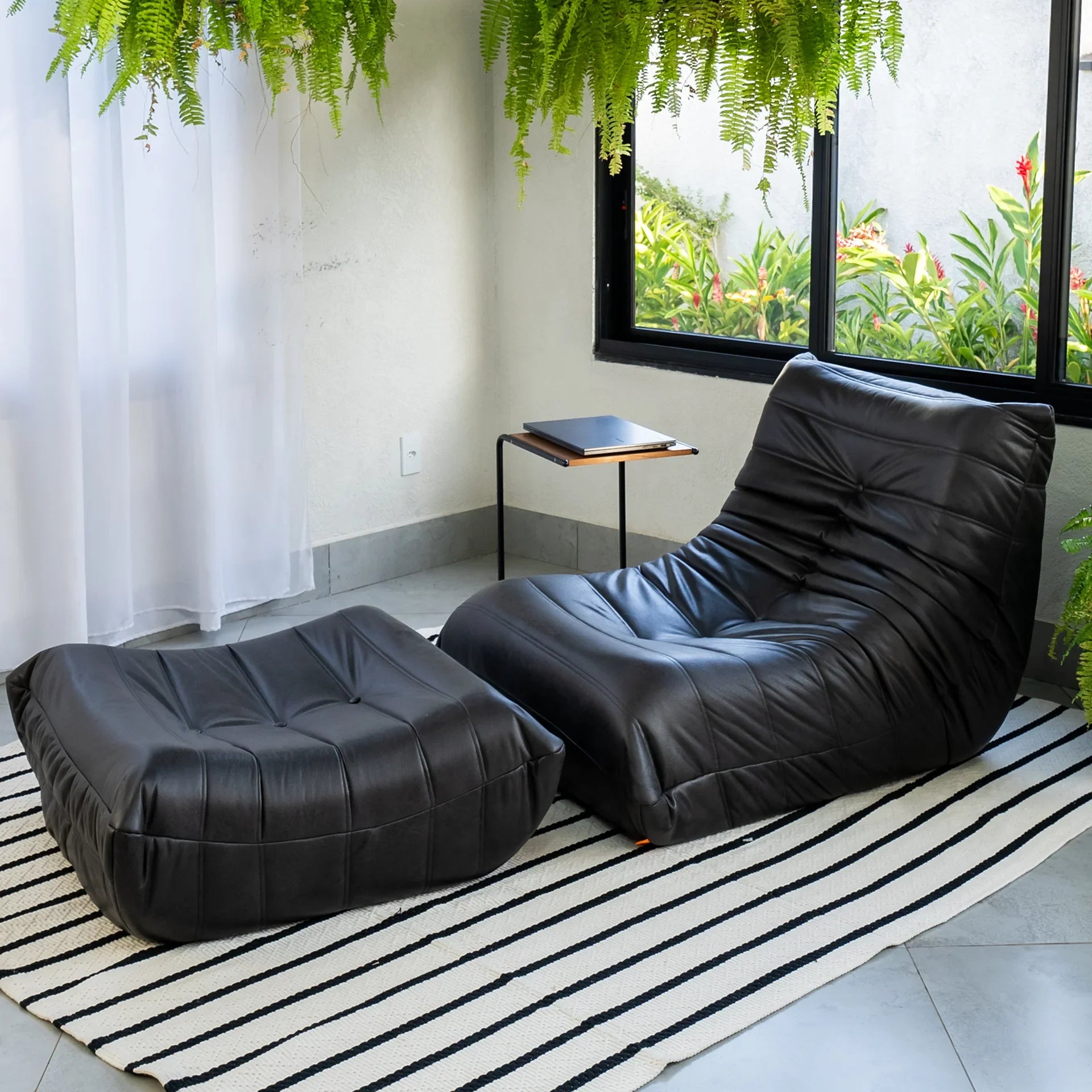 Apoio para Poltrona Design 1973 - Courino Preta