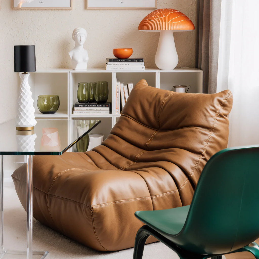 Kit Poltrona Design 1973 + Apoio para pés - Courino
