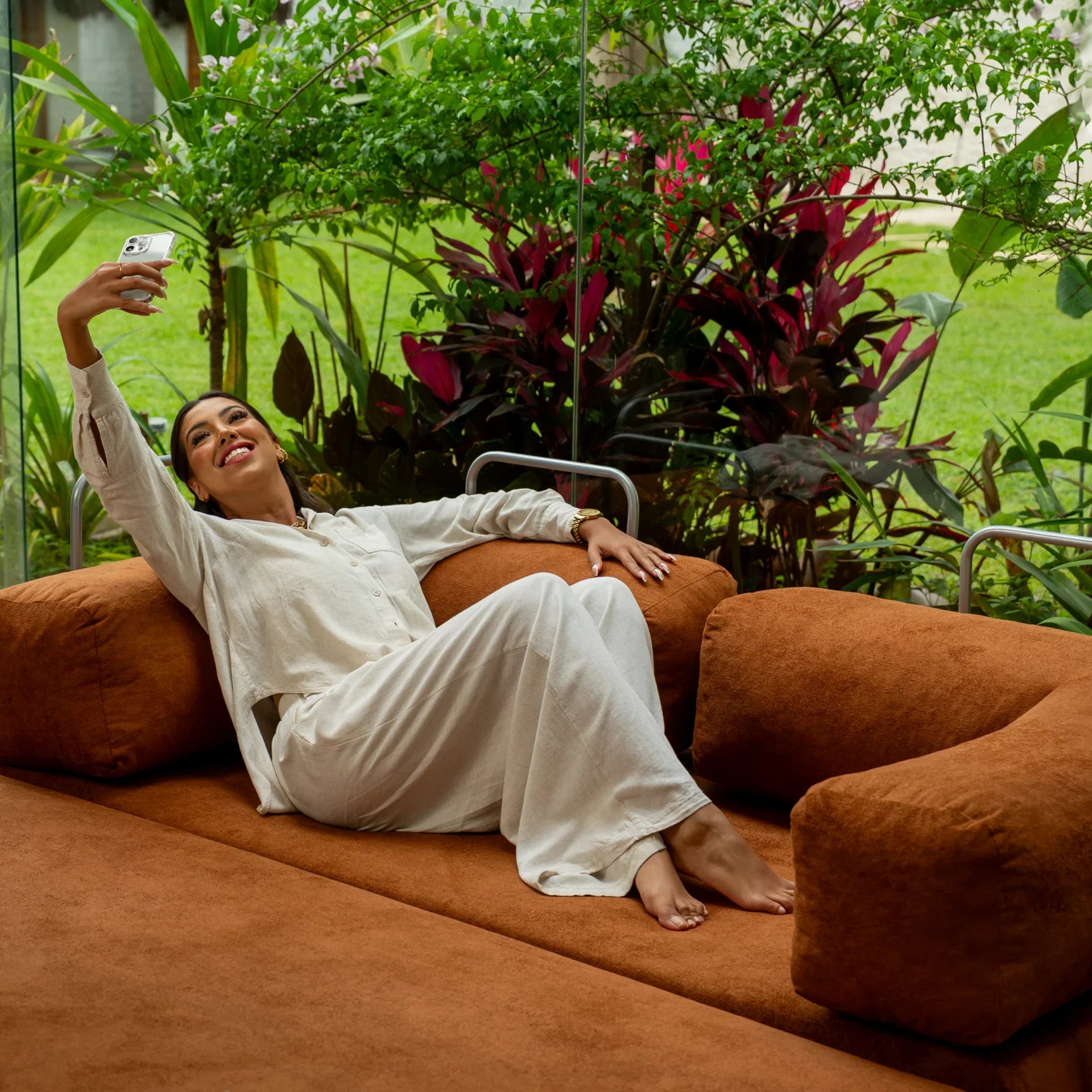 Sofá Cama Bloom - Sofá na Caixa + Apoio de Pé Bloom Tecido Boucle Laranja