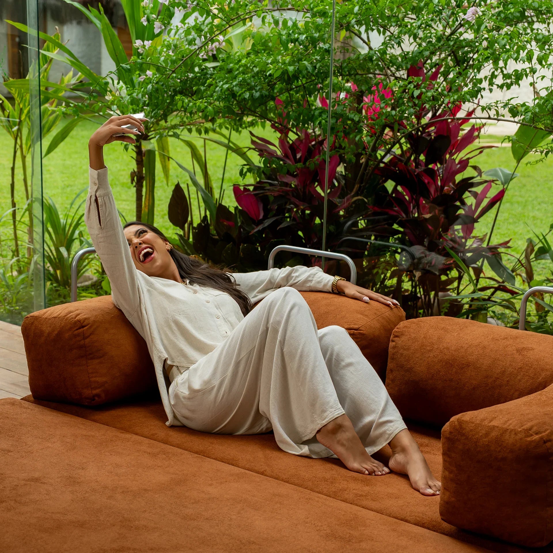 Sofá Cama Bloom - Sofá na Caixa + Apoio de Pé Bloom Tecido Boucle Laranja