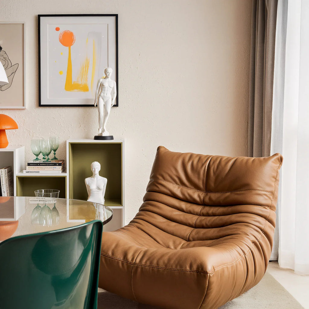 Kit Poltrona Design 1973 + Apoio para pés - Courino