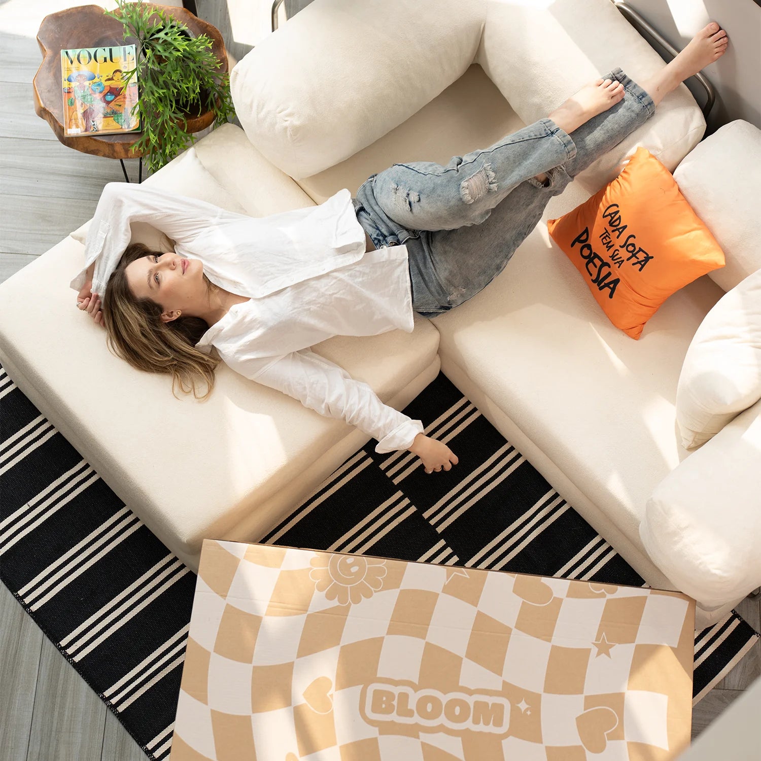 Sofá Cama Bloom - Sofá na Caixa + Apoio de Pé Bloom Tecido Boucle Linho