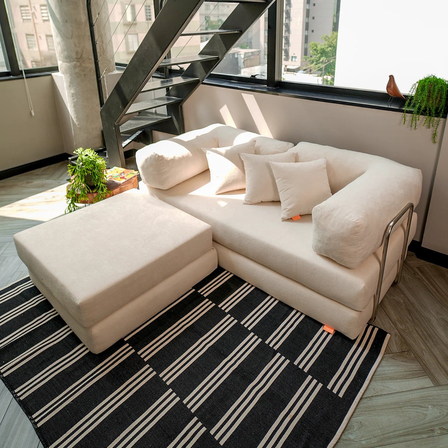 Sofá Cama Bloom - Sofá na Caixa + Apoio de Pé Bloom Tecido Boucle Linho